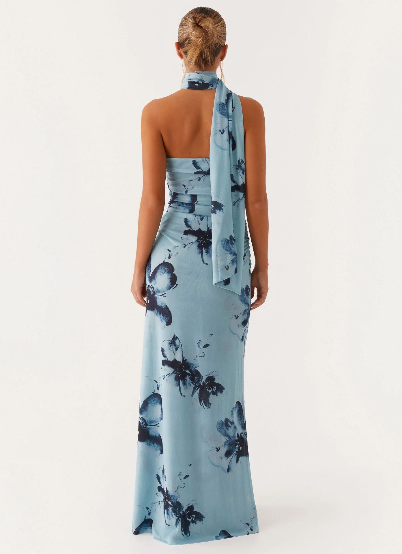 Suknia Maxi z Asymetrycznym Dekoltem Halter
