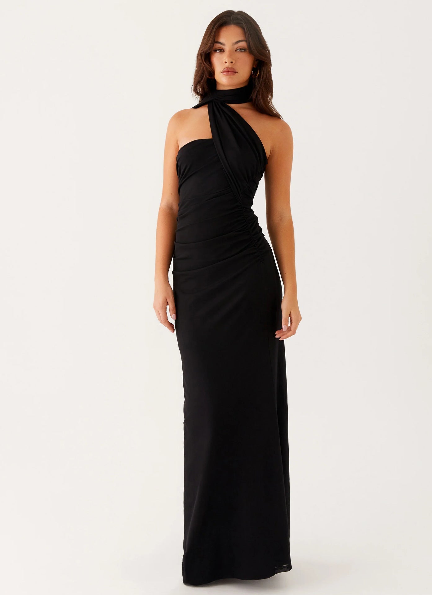 Suknia Maxi z Asymetrycznym Dekoltem Halter