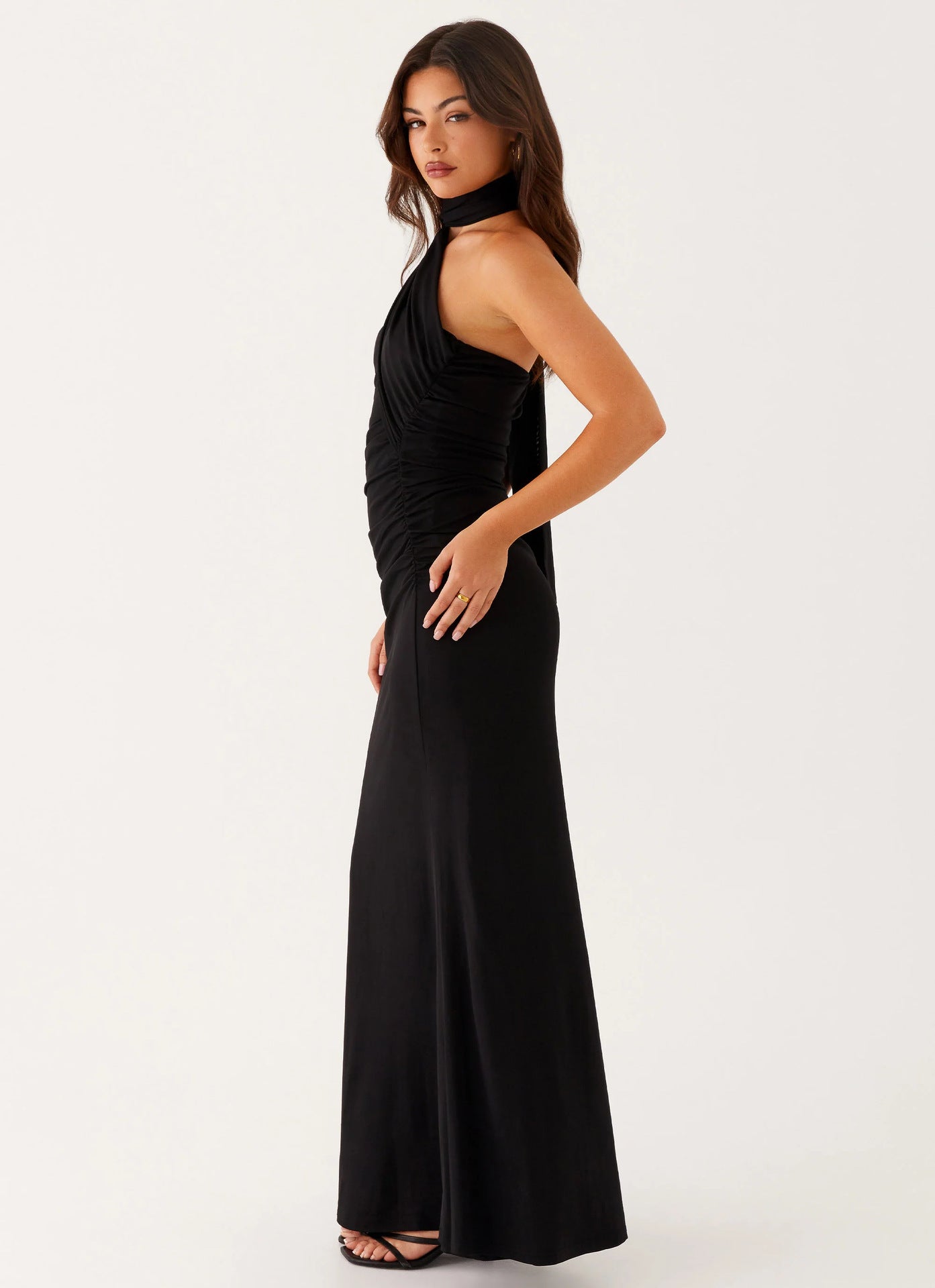 Suknia Maxi z Asymetrycznym Dekoltem Halter