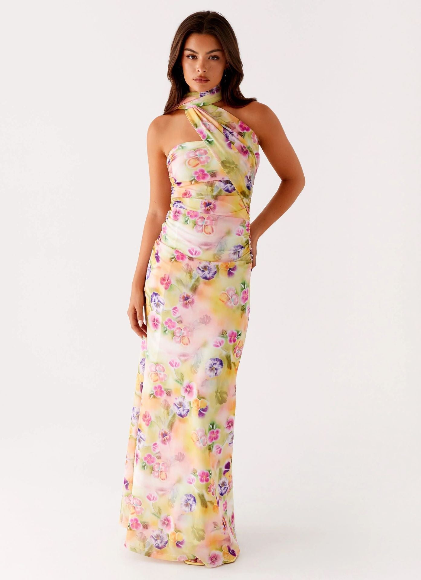Suknia Maxi z Asymetrycznym Dekoltem Halter