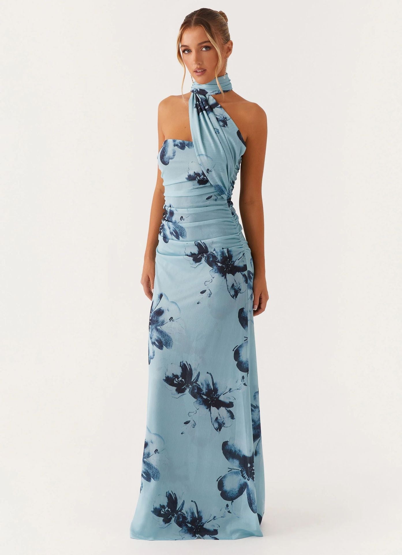Suknia Maxi z Asymetrycznym Dekoltem Halter